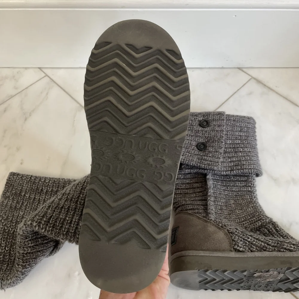 Like new UGG Australia Classic Cardy Cable Knit Gray Knee-High Boots size 8 - Picture 9 of 11